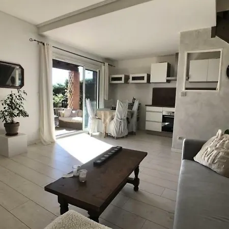 House Maison Lavandou 2 Chambres Jardin Piscine Holiday home *