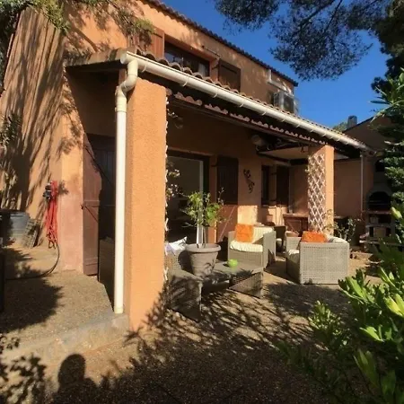 Holiday home House Maison Lavandou 2 Chambres Jardin Piscine *